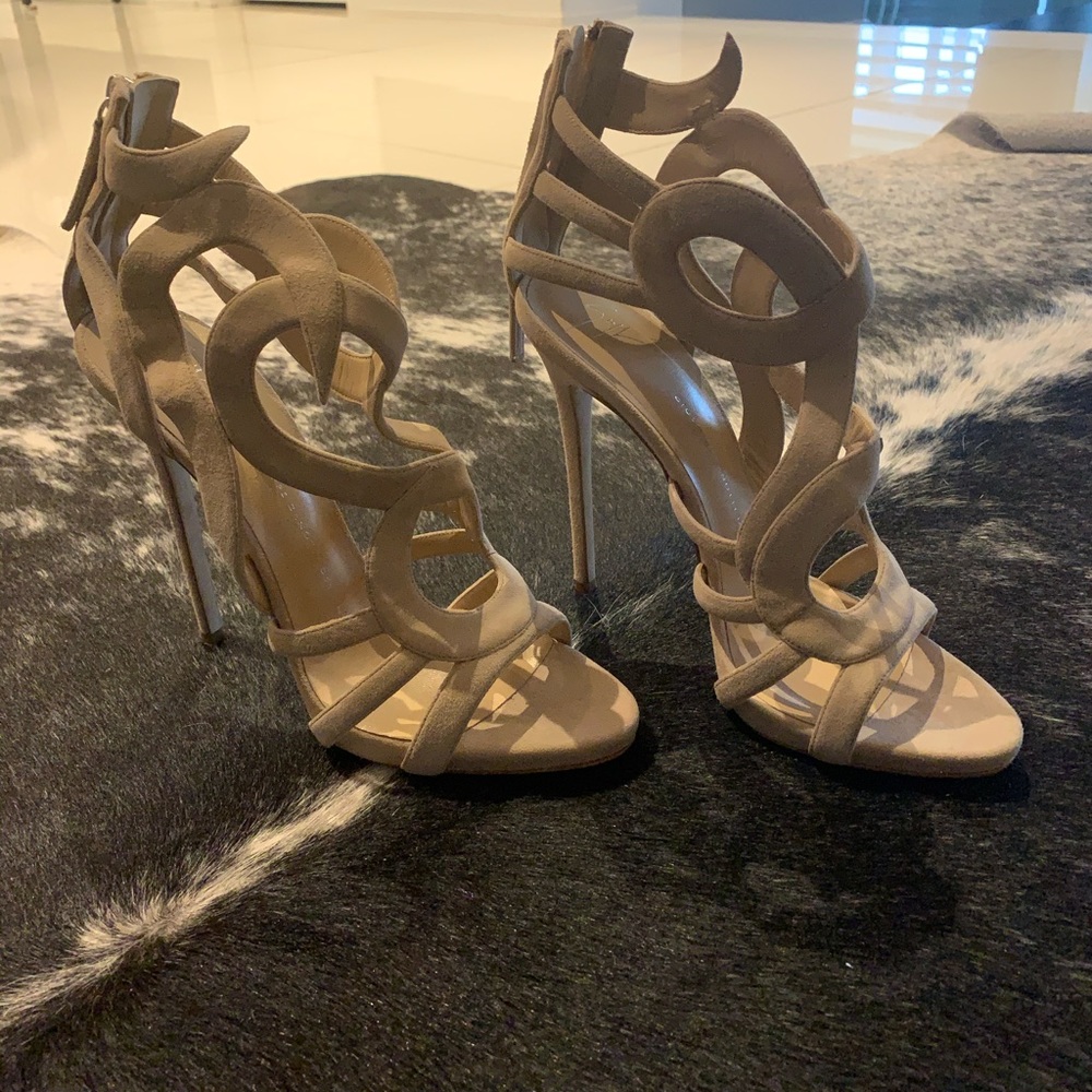 Giuseppe Zanotti nude suede sandals